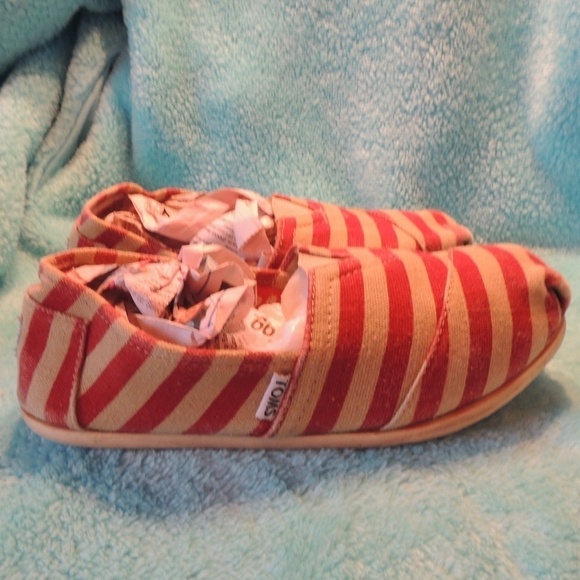 Toms striped red and tan canvas sz 6.5 slip on - Picture 1 of 7
